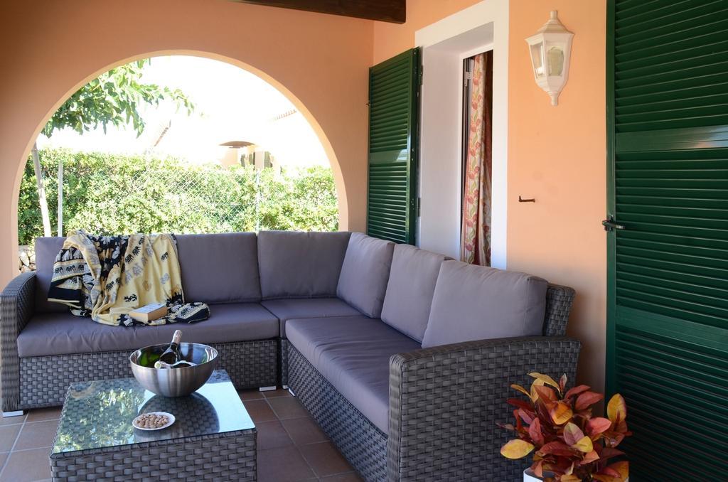 Villas Las Golondrinas Cala'N Bosch  Exterior photo