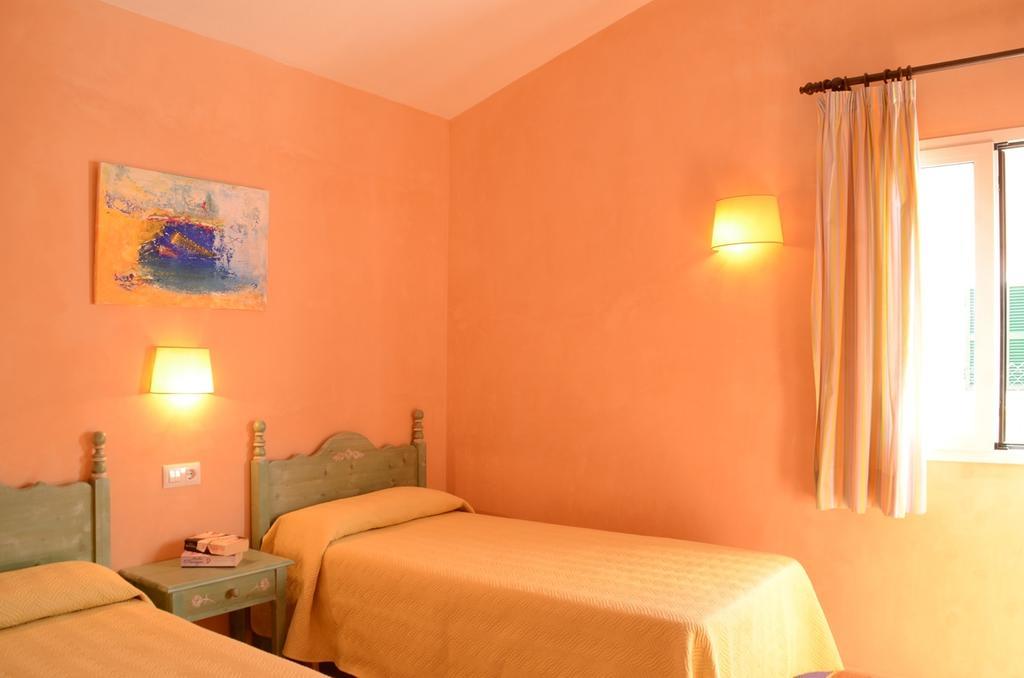 Villas Las Golondrinas Cala'N Bosch  Exterior photo