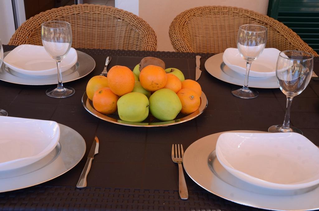Villas Las Golondrinas Cala'N Bosch  Room photo